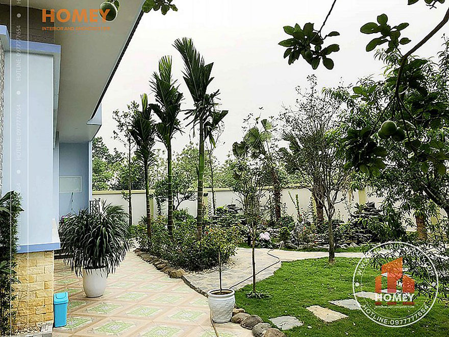 Sân vườn biệt thự 2 tầng mái Thái đẹp