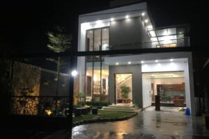 nhà 2 tầng hiện đại đẹp 8 mét mặt tiền